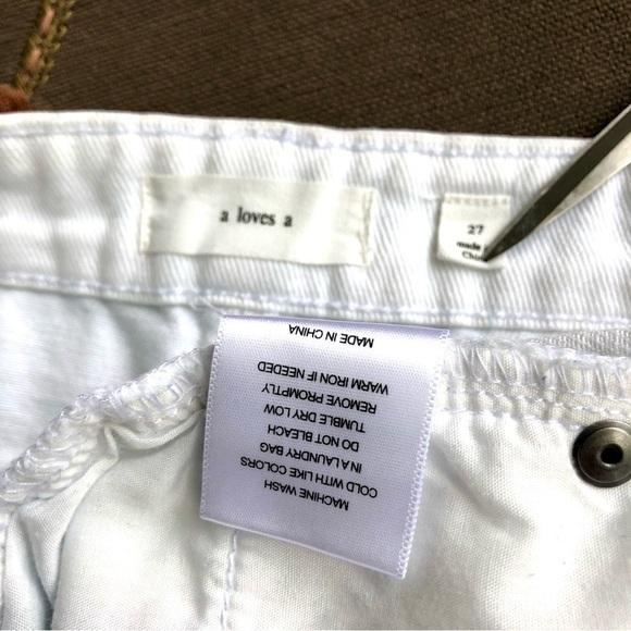 A Loves A Shorts Denim White Cotton with Button Fly Slight Distressing (27) - Picture 4 of 6
